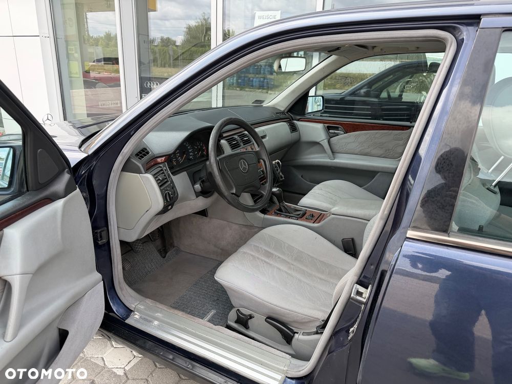 Mercedes-Benz Klasa E 200 CDI Classic - 13