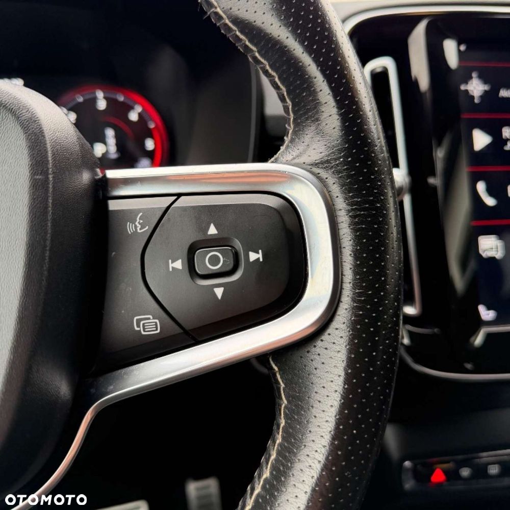 Volvo XC 40 D4 AWD R-Design (Intro Edition) - 31