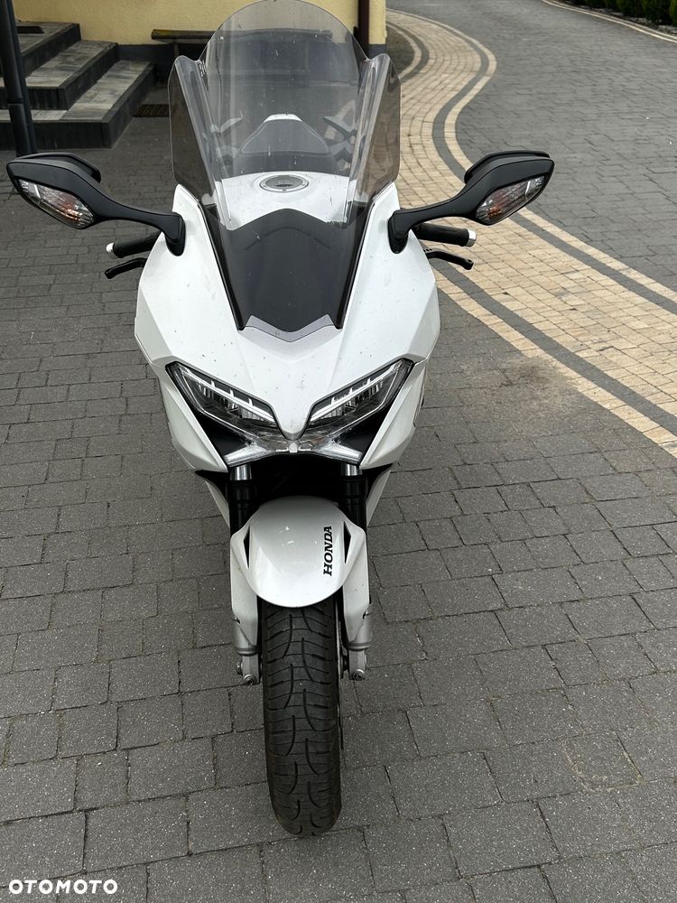 Honda VFR - 3