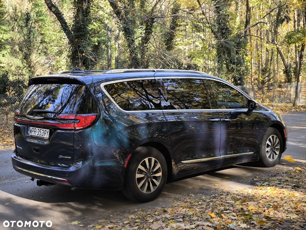 Chrysler Pacifica - 4