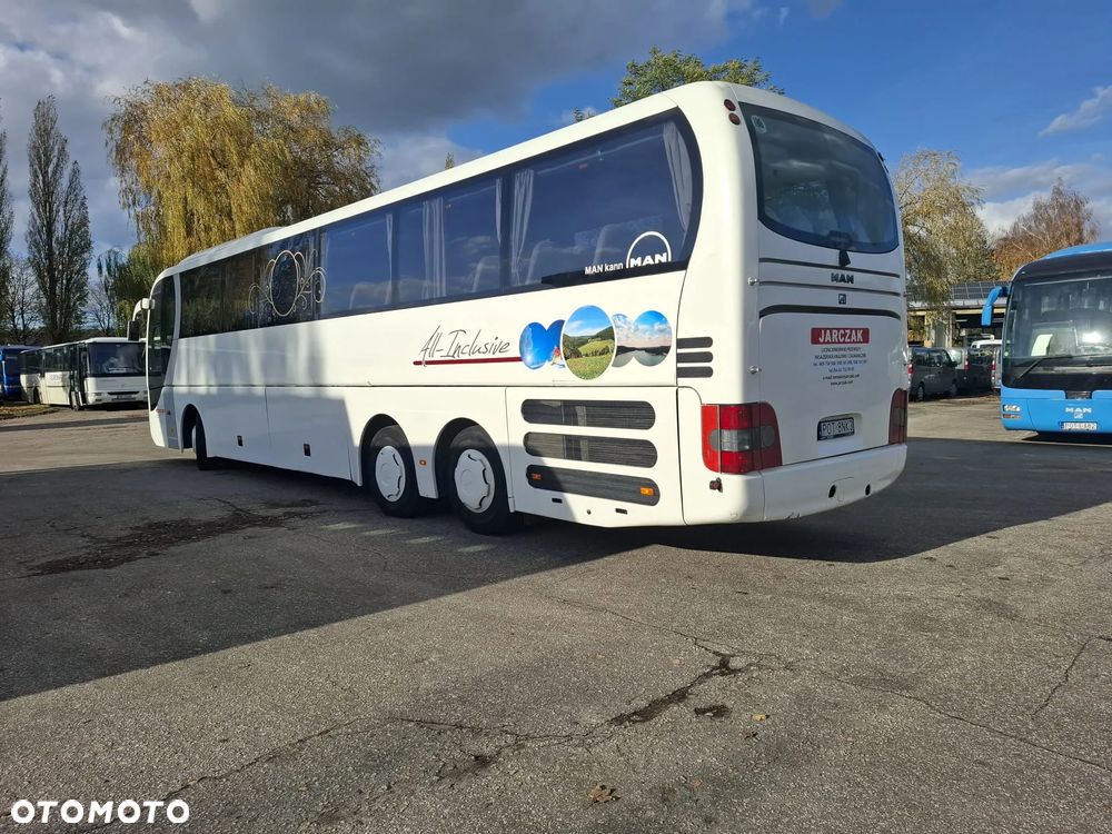 MAN LION'S COACH - 13