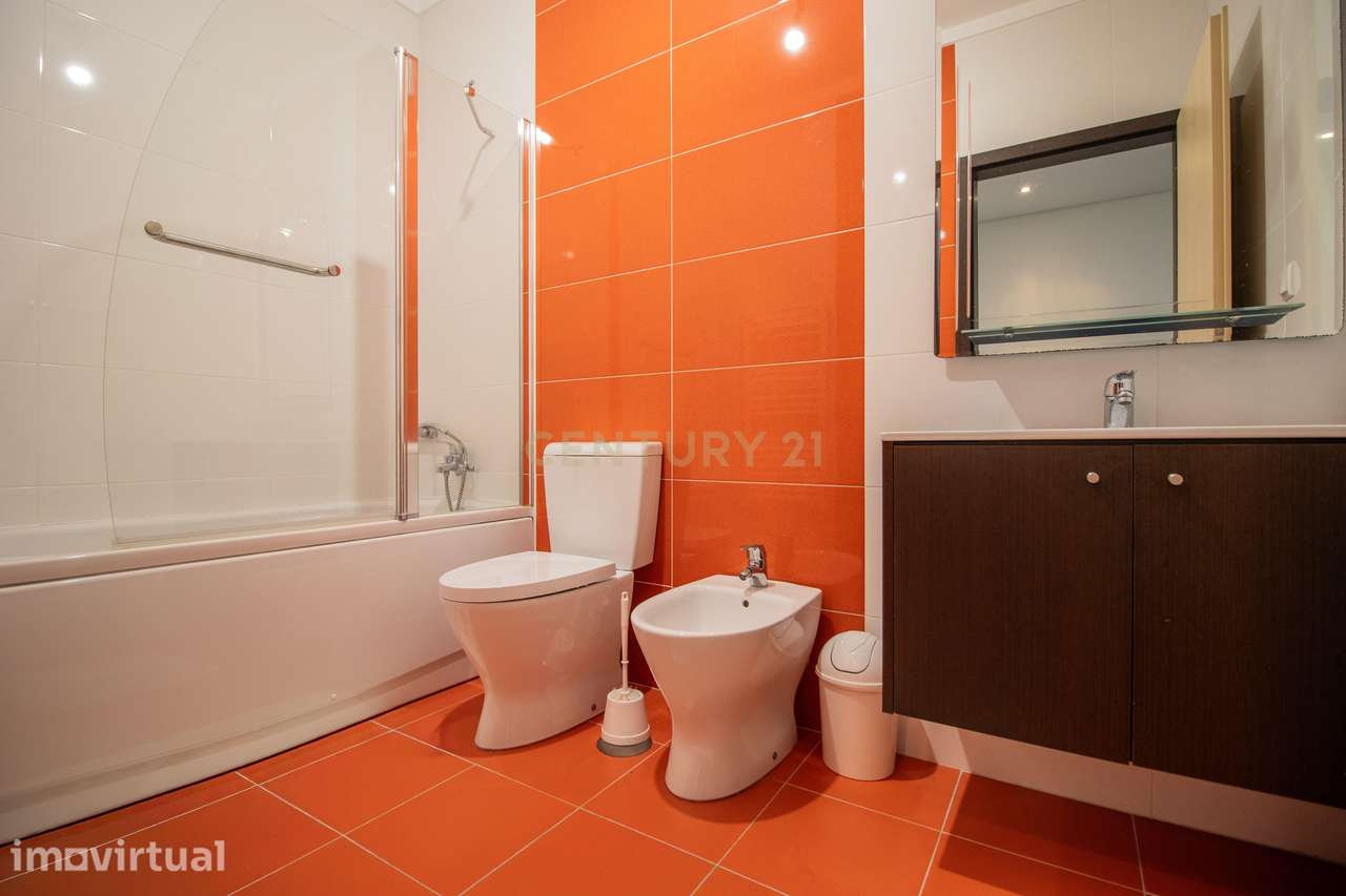 Apartamento T3 c/ 2 Varandas, Garagem Dupla e Terraço com Sala de Even - Grande imagem: 3/32