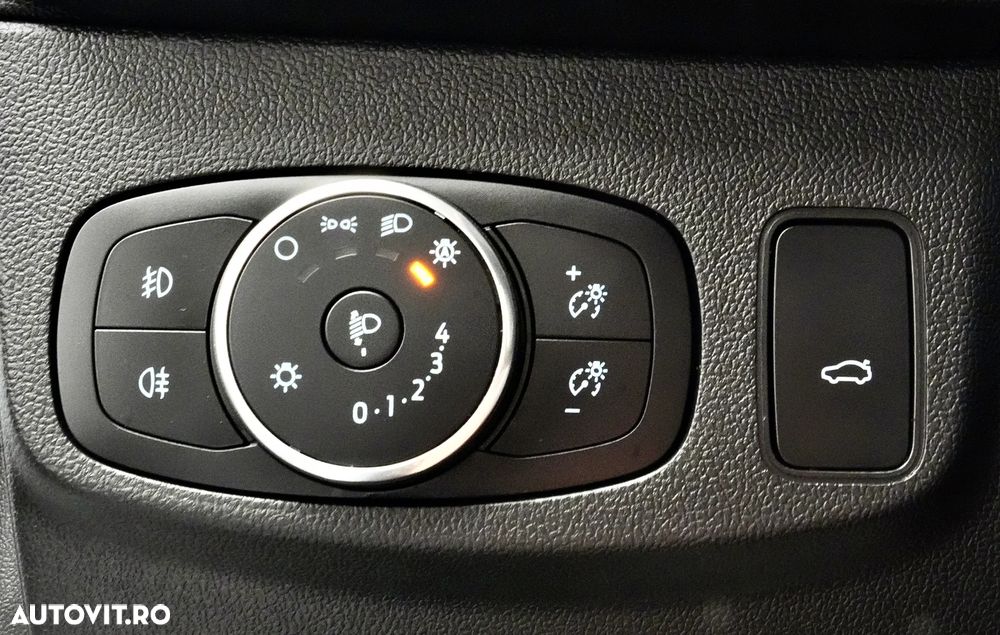 Ford Focus 1.0 EcoBoost Titanium Business - 29