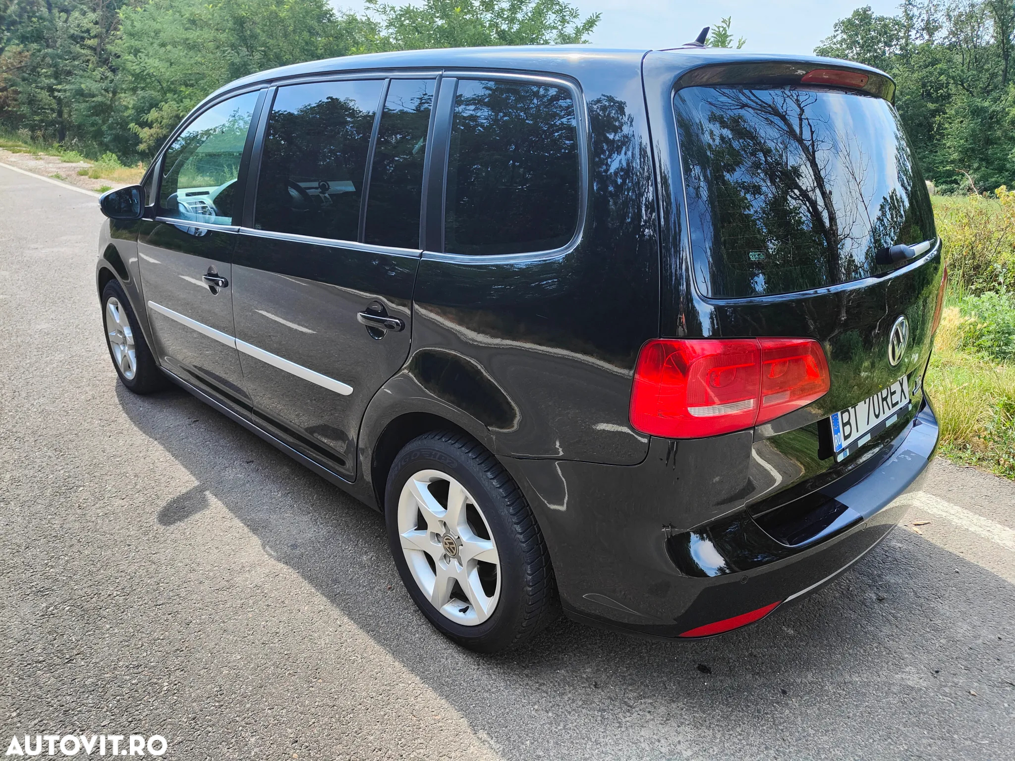 Volkswagen Touran 1.6 TDI DSG Comfortline - 4
