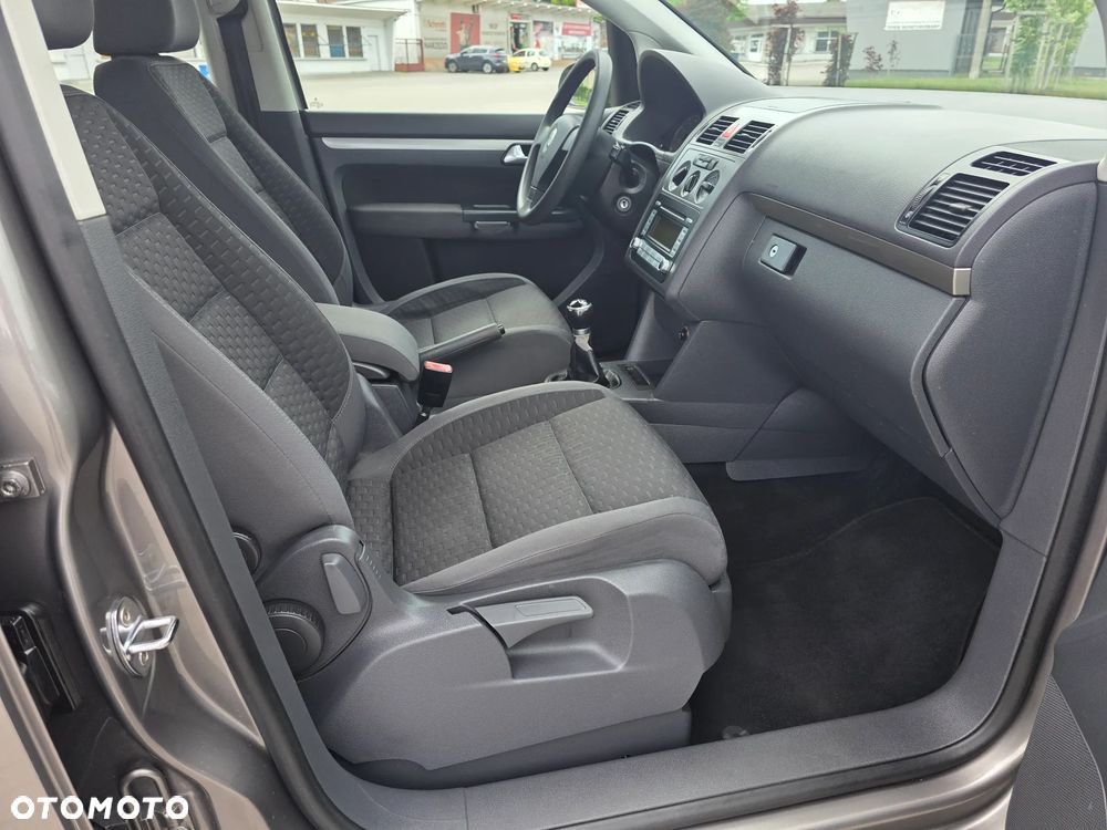 Volkswagen Touran - 21