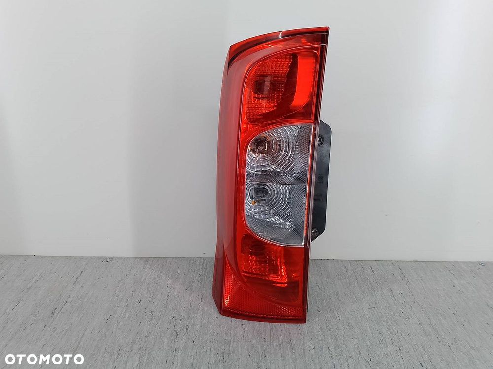 LAMPA TYLNA LEWA PEUGEOT BIPPER 01353206080E - 1