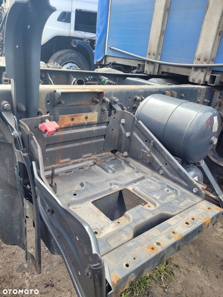 SCANIA EURO 6 410 450 490 SKRZYNKA AKUMULATOROWA - 1