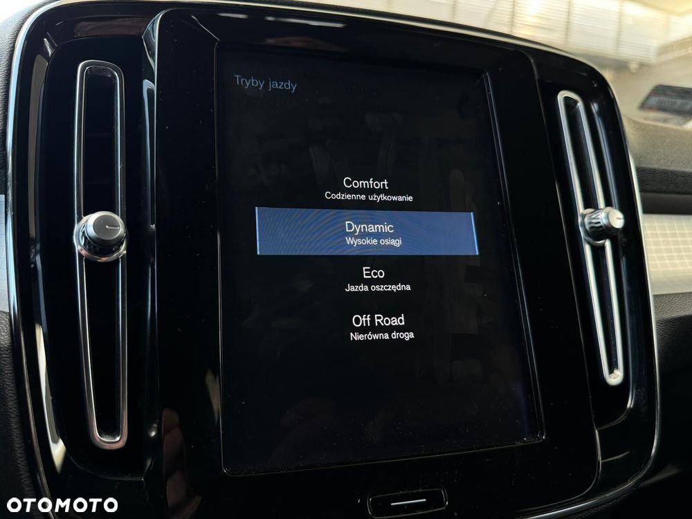 Volvo XC 40 T3 Momentum - 33