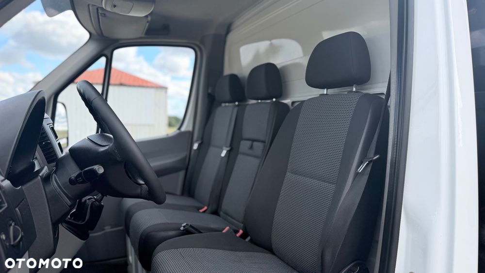 Mercedes-Benz Sprinter - 14