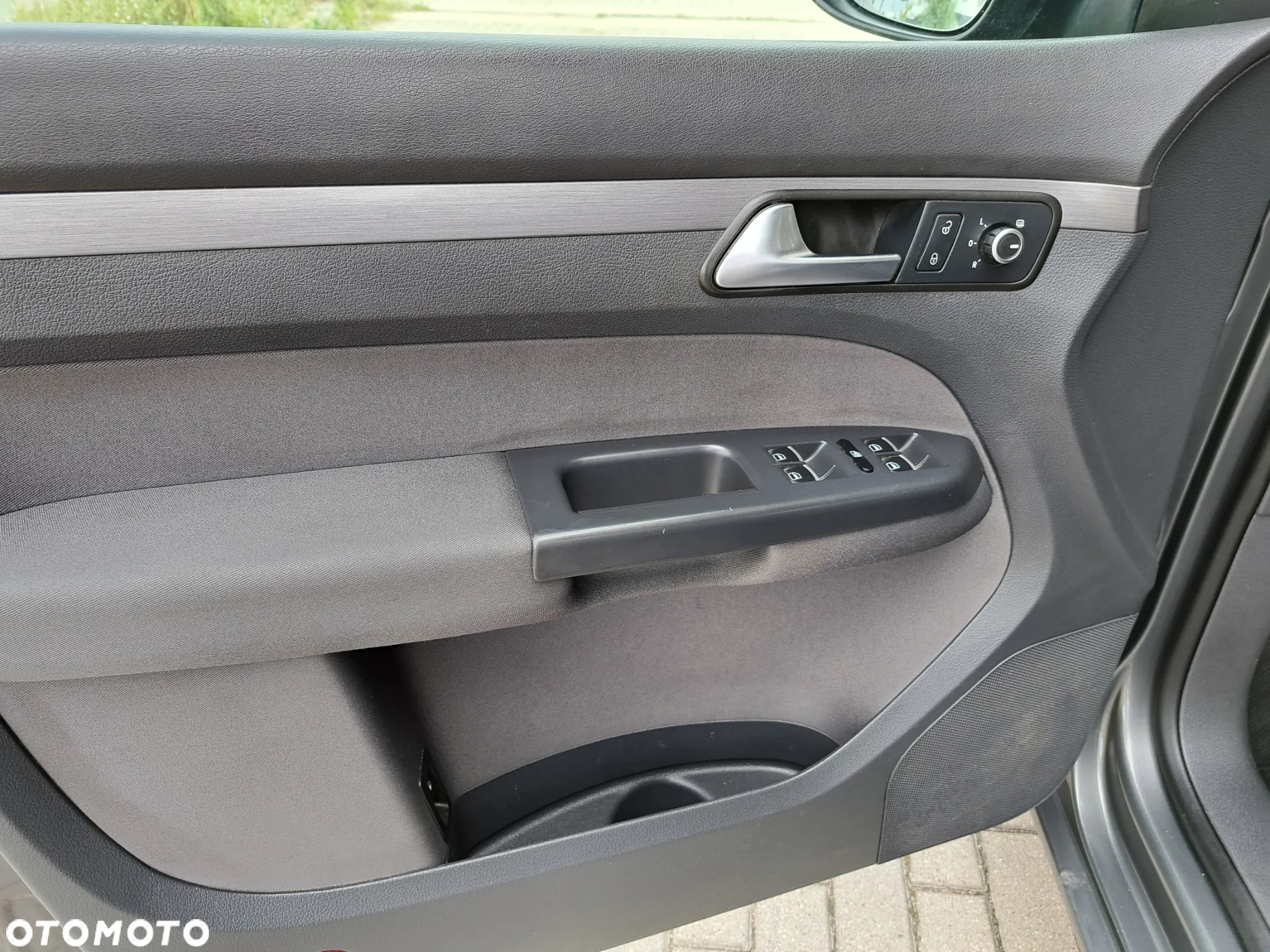 Volkswagen Touran - 27