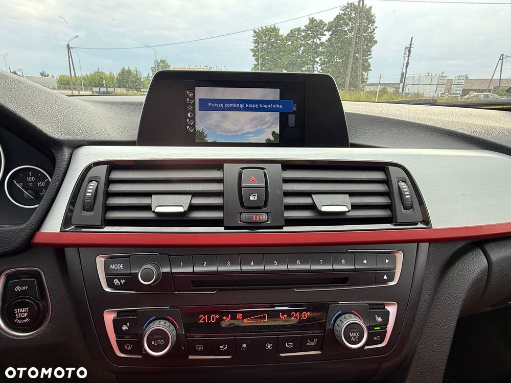 BMW Seria 3 320d Touring Blue Performance Sport Line - 30