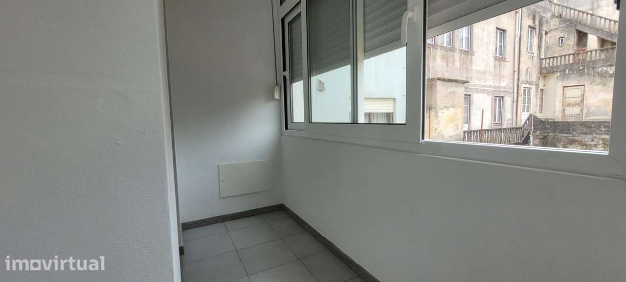 Moradia de 3 pisos no coração do Bairro Novo – A poucos passos... - Grande imagem: 5/24