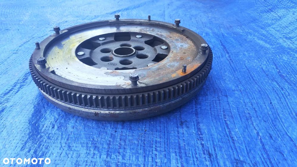 KOŁO DWUMASOWE DWUMASA LUK ORYGINAŁ 03G105266BC AUDI A3 8P SEAT ALTEA LEON II 2 TOLEDO III 3 SKODA OCTAVIA SUPERB II 2 VW GOLF V VI PASSAT B6 B7 TOURAN 2.0 TDI - 2