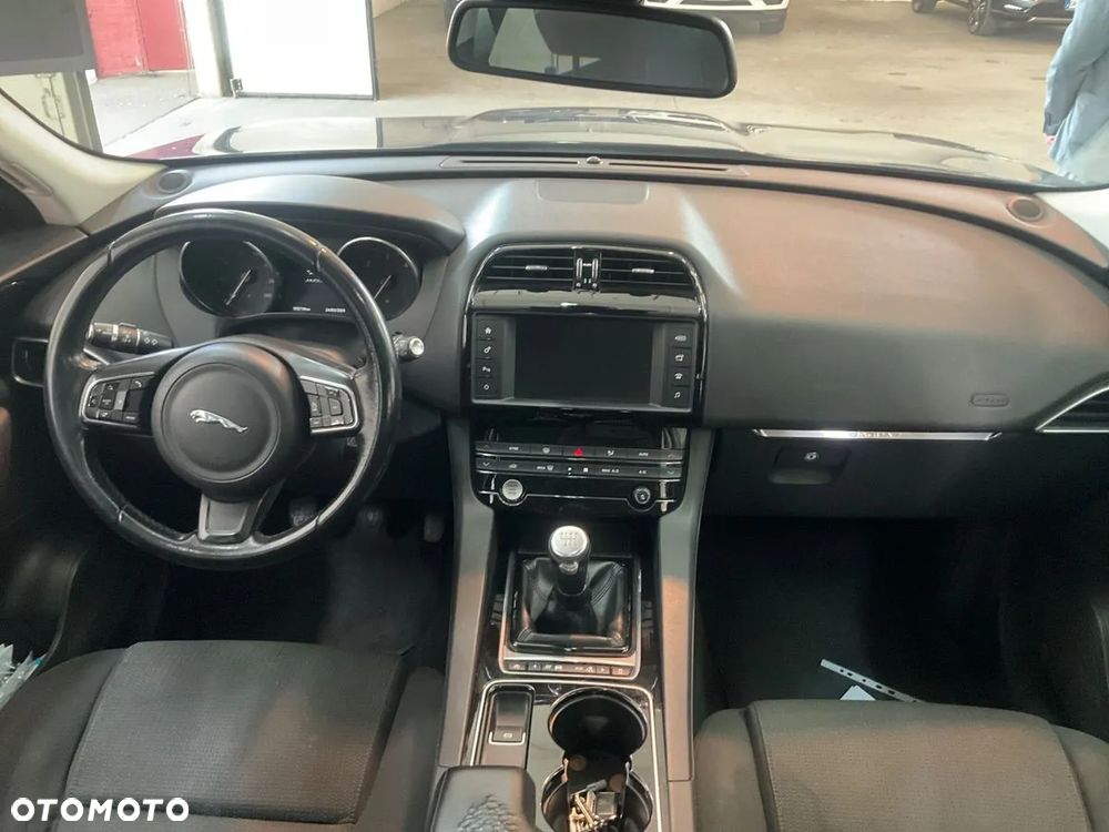 Jaguar F-Pace 2.0 i4D AWD Pure - 6