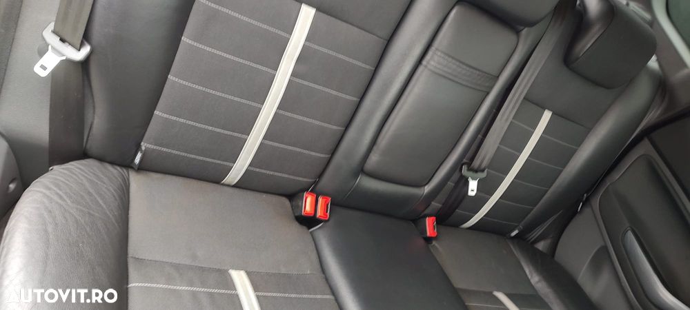 Ford Kuga 2.0 TDCi 2x4 Titanium - 26