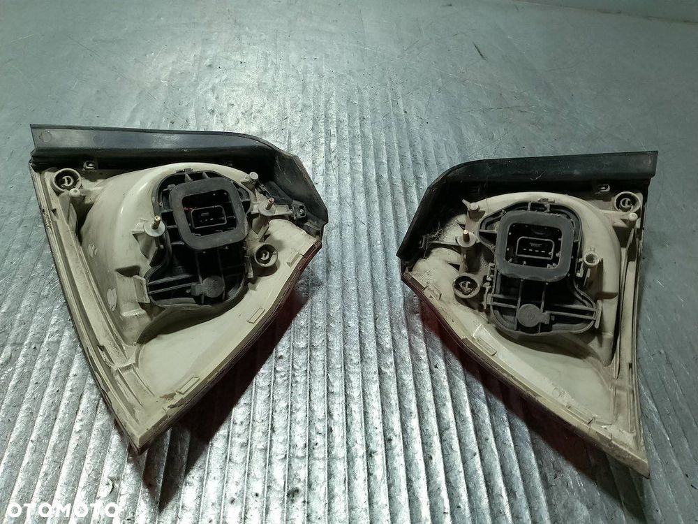 LAMPY TYŁ KOMPLET VW GOLF V 1K6945095E      1K6945096E 2.0 TDI - 6