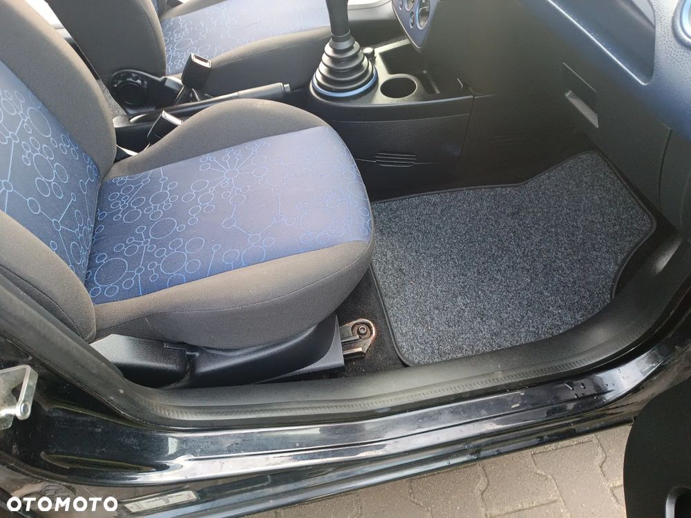 Ford Fiesta 1.4 Ambiente - 38