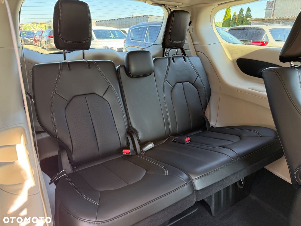 Chrysler Pacifica - 24