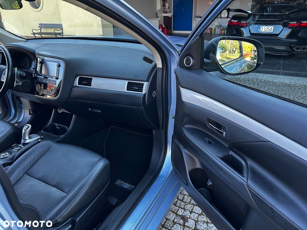 Mitsubishi Outlander 2.0 4WD Top - 15