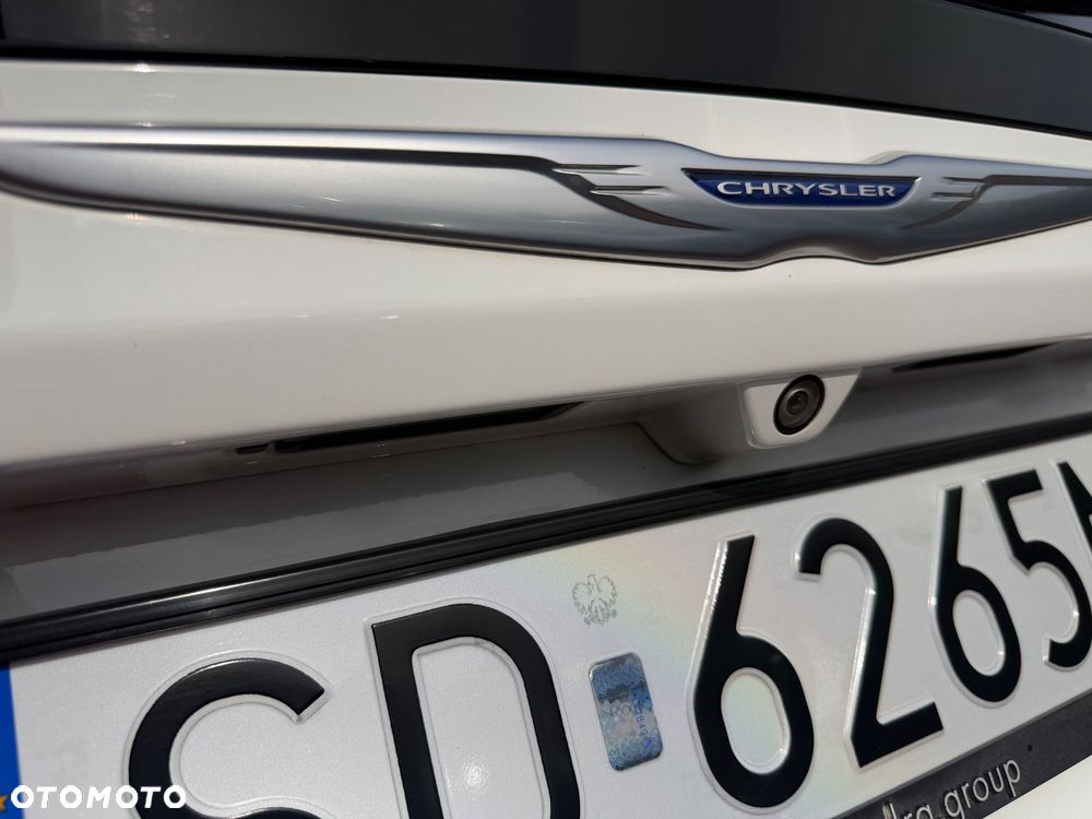 Chrysler Pacifica - 16