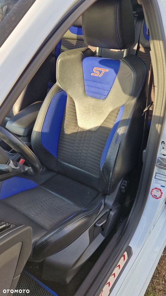 Ford Focus ST2 - 11