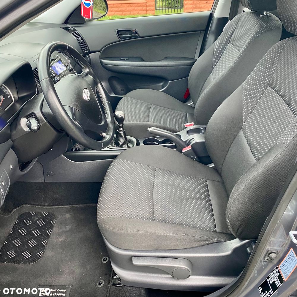 Hyundai i30 i30cw 1.6 CRDi FIFA WM Edition - 11