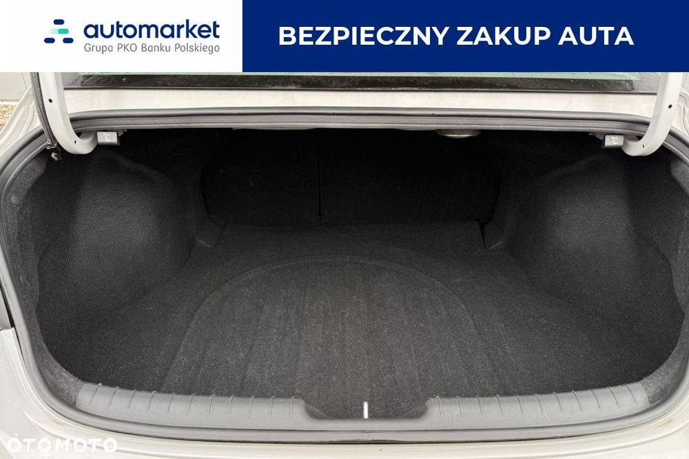 Hyundai Elantra 1.6 Executive - 9