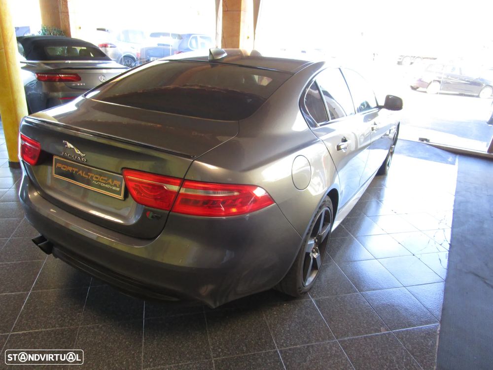 Jaguar XE 2.0 D R-Sport - 11