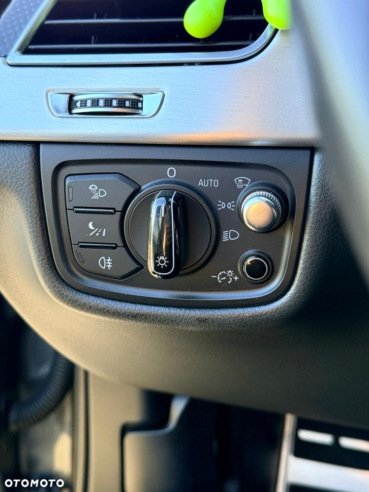 Audi A8 4.2 TDI DPF (clean diesel) quattro tiptronic - 18