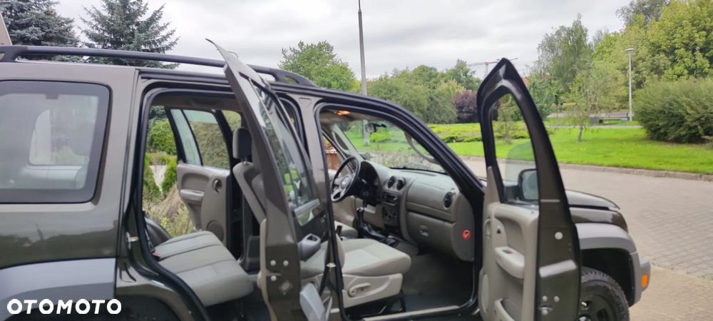 Jeep Cherokee 2.4 Sport - 38