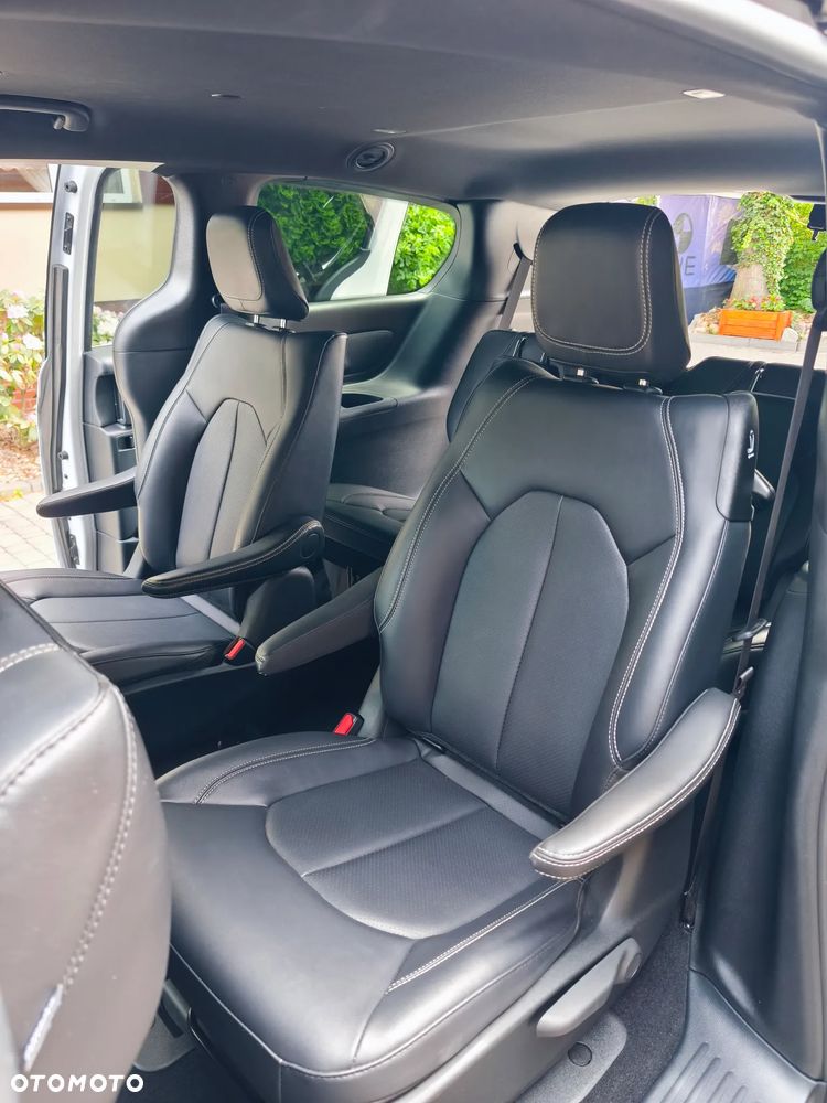 Chrysler Pacifica - 10