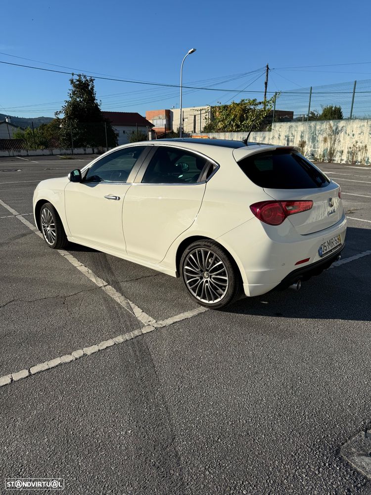 Alfa Romeo Giulietta 1.6 JTDm Distinctive - 9