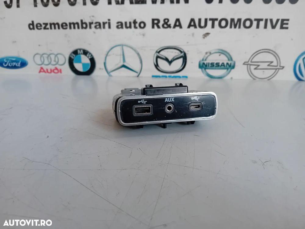 Modul USB Auxiliar Alfa Romeo Stelvio An 2017-2022 Cod 01561523850 - 1