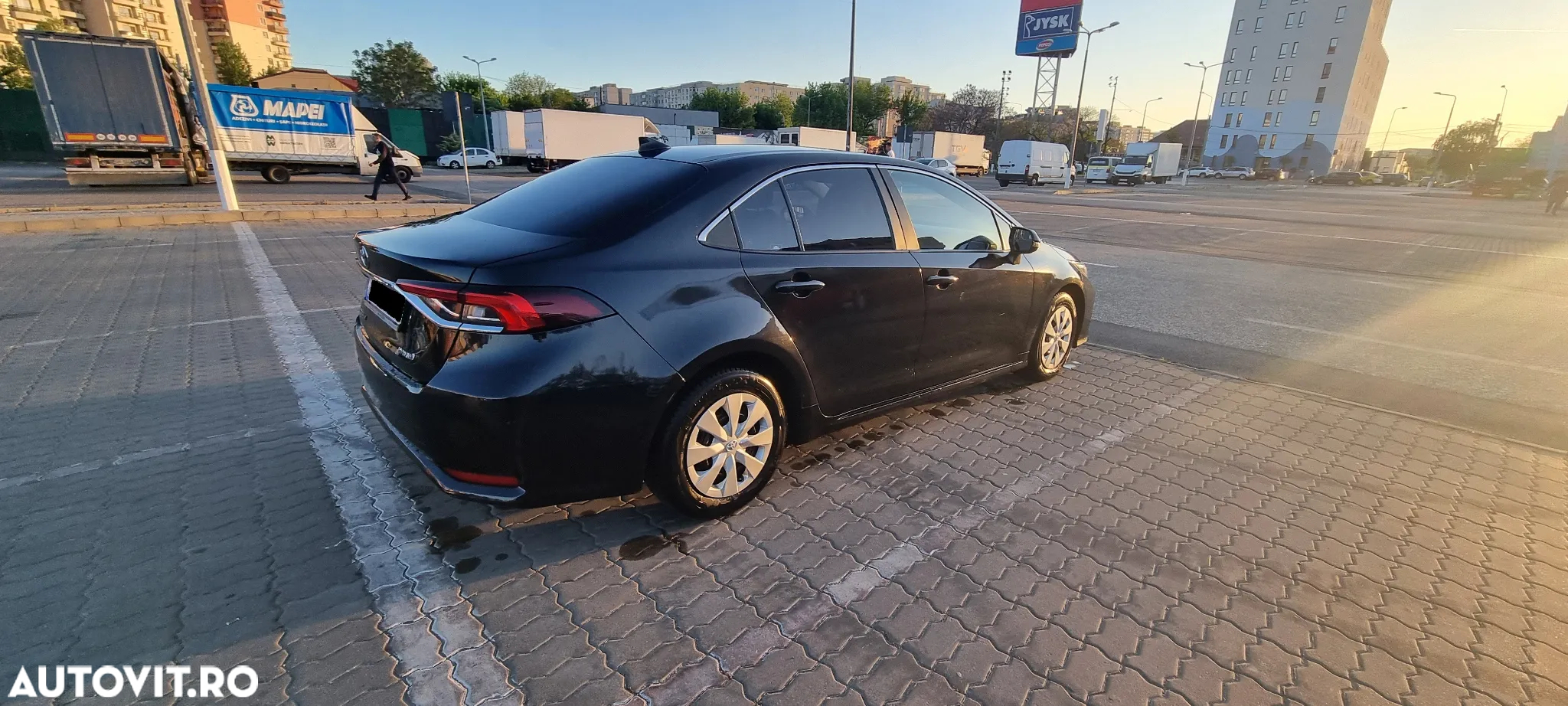 Toyota Corolla 1.8 HSD Business - 8
