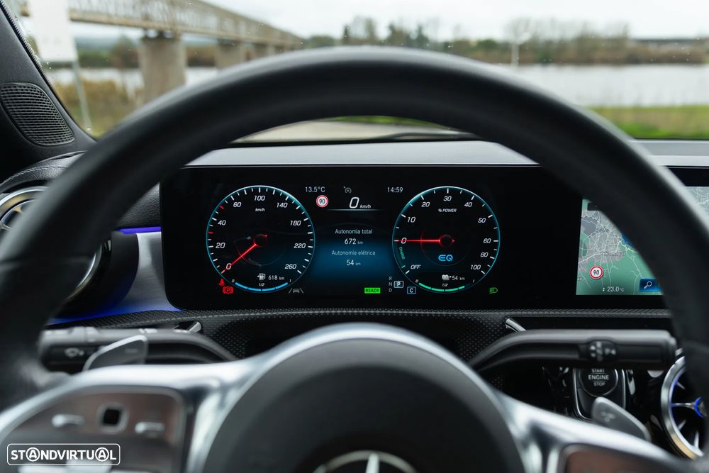 Mercedes-Benz A 250 e 8G-DCT AMG Line - 4