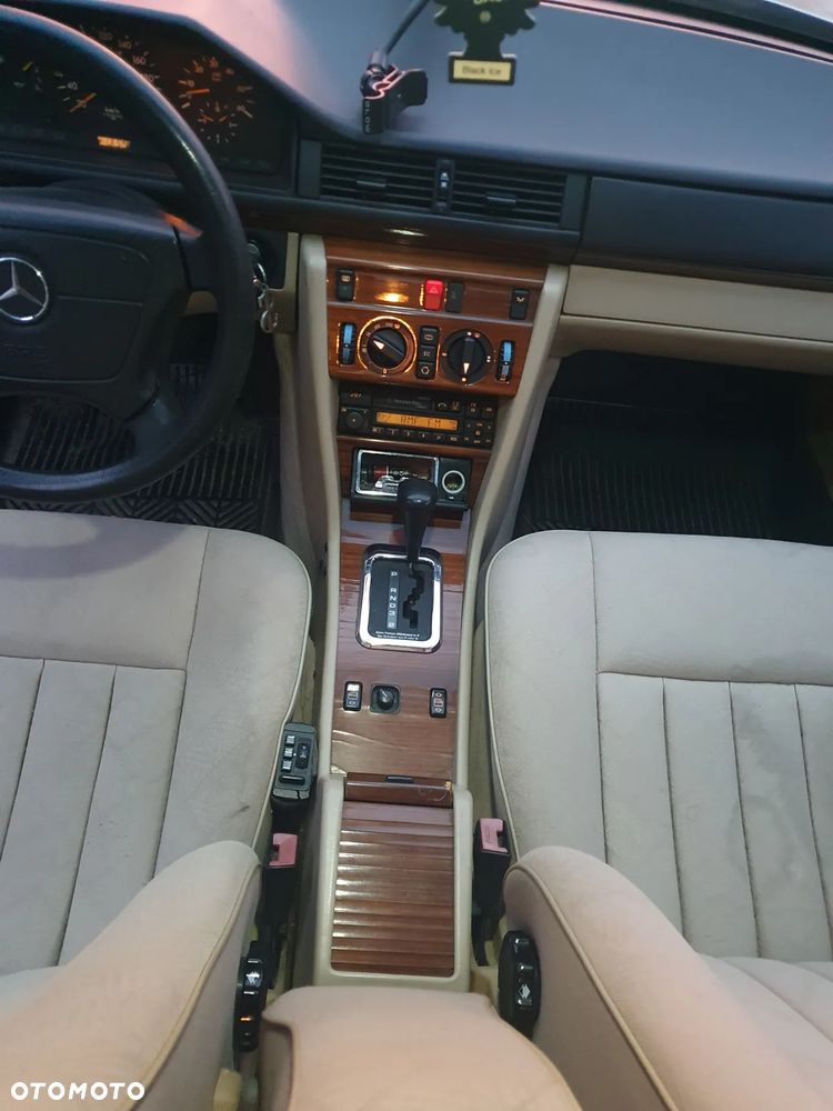 Mercedes-Benz Klasa E - 22