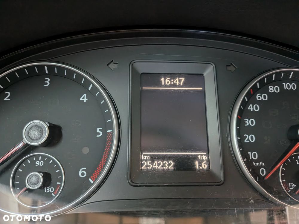 Volkswagen Touran 2.0 TDI DPF DSG Cup - 12