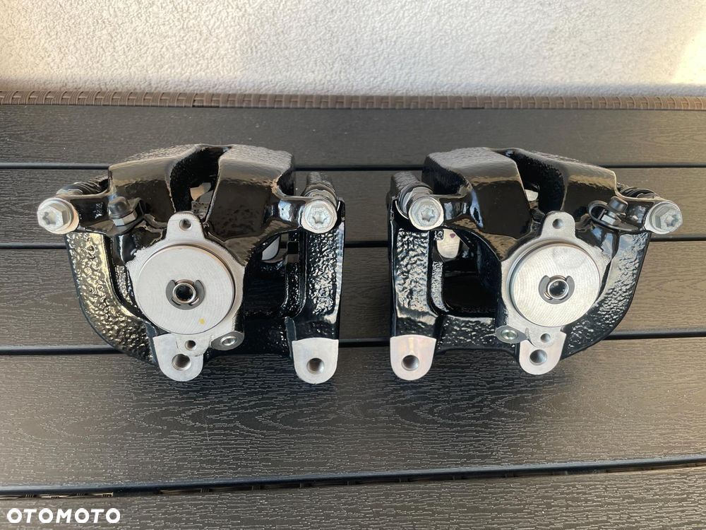 Bmw M5 F90 M8 F91 7 G12 zaciski tył czarne 398/380 44/28 Komplet NOWE!!!! - 2