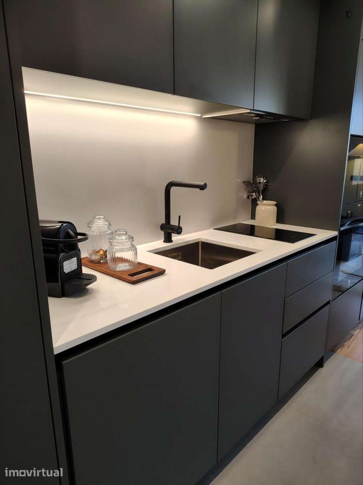 Apartamento com 1 quartos - localizado em Senhora da Hora Porto - Grande imagem: 2/45