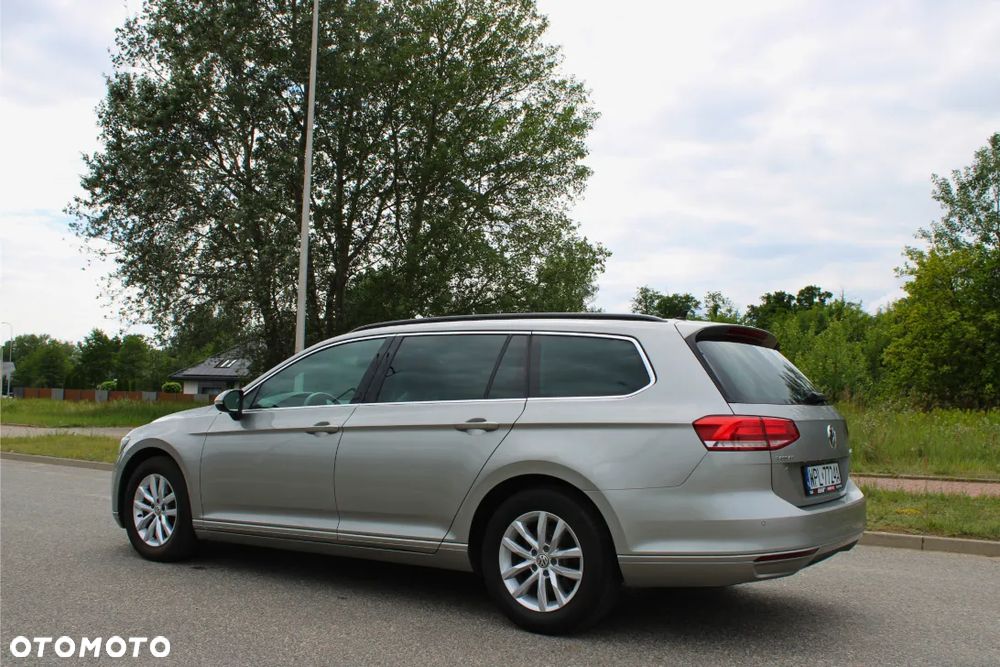 Volkswagen Passat 2.0 TDI SCR DSG Business - 9