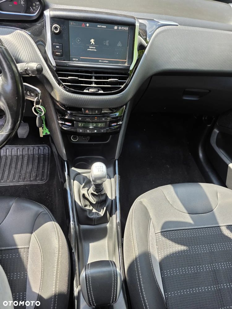 Peugeot 2008 1.2 PureTech Allure S&S - 19