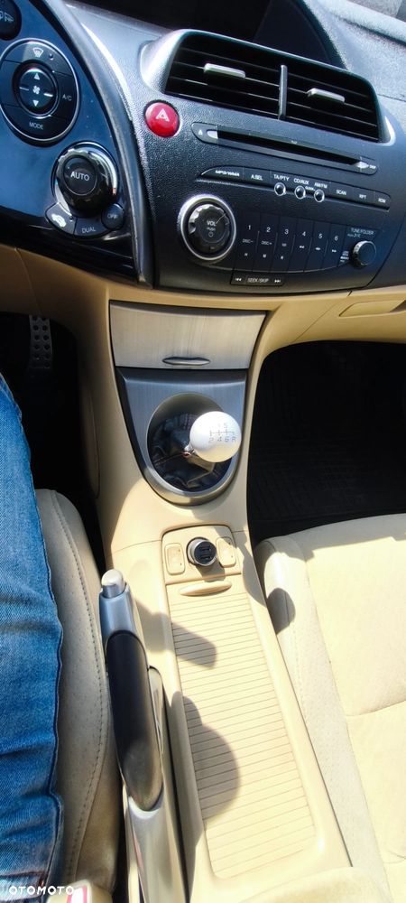 Honda Civic 1.8 Executive - 21