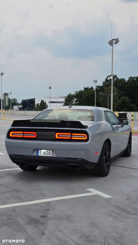 Dodge Challenger 5.7 R/T - 4