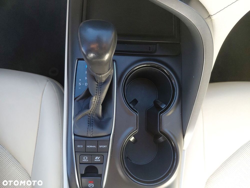 Toyota Camry 2.5 Hybrid Comfort CVT - 26