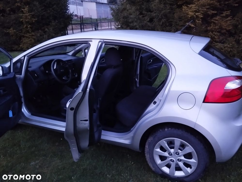 Kia Rio 1.2 Attract - 10