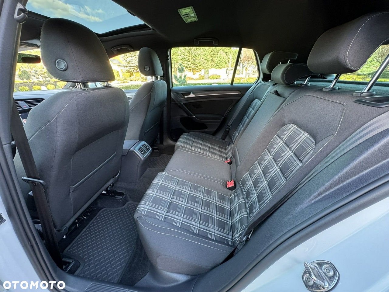 Volkswagen Golf - 38