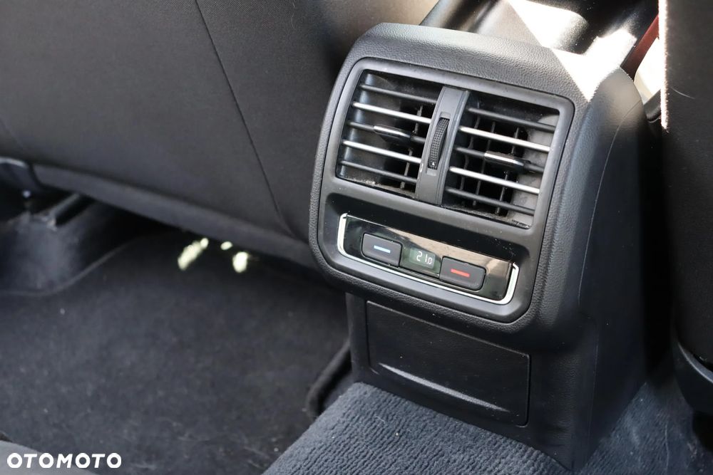 Volkswagen Passat - 19