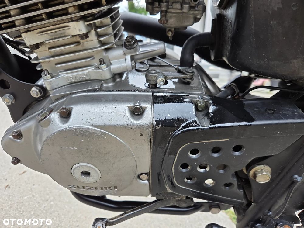 Suzuki DR - 8