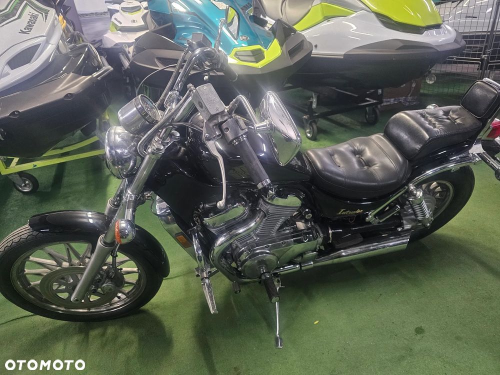 Suzuki Intruder - 2
