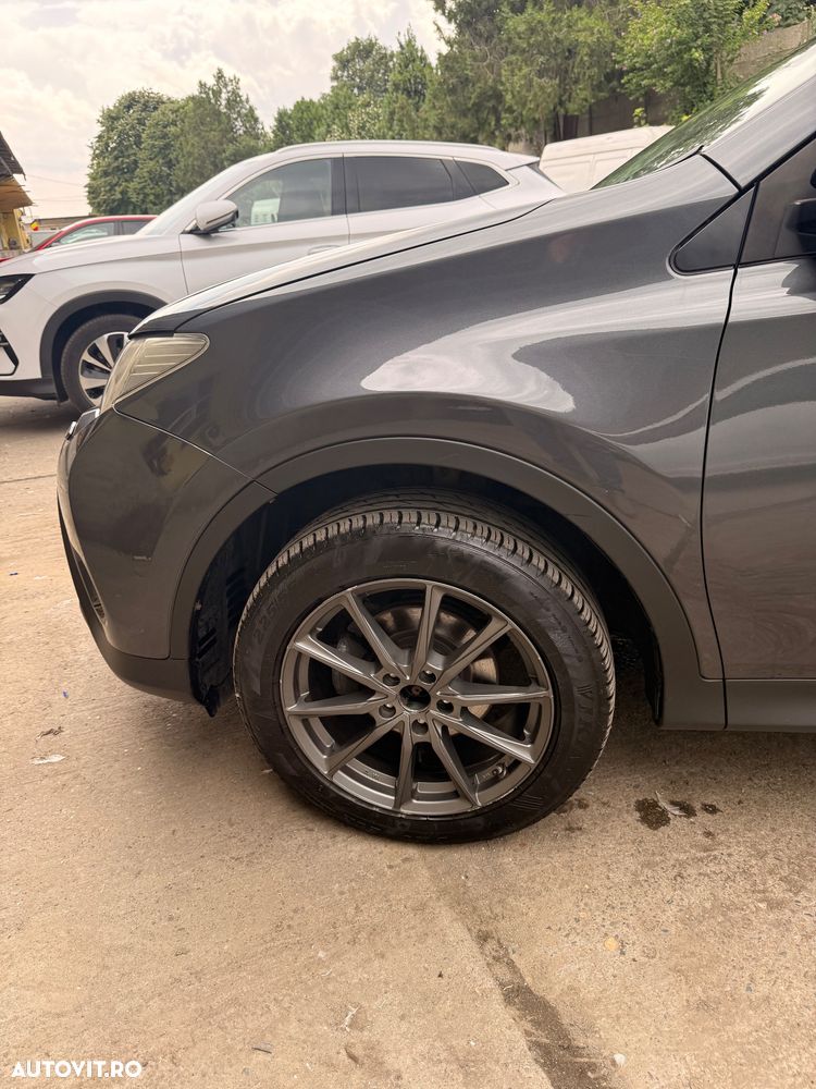 Toyota RAV4 2.2 D-4D Luxury - 11